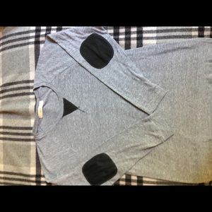 Large Vibi v neck long sleeve